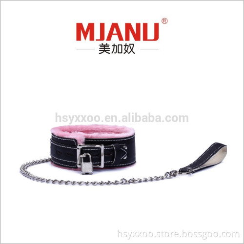 2017 new hot selling Premium Fur Lined Locking Collar with Leash